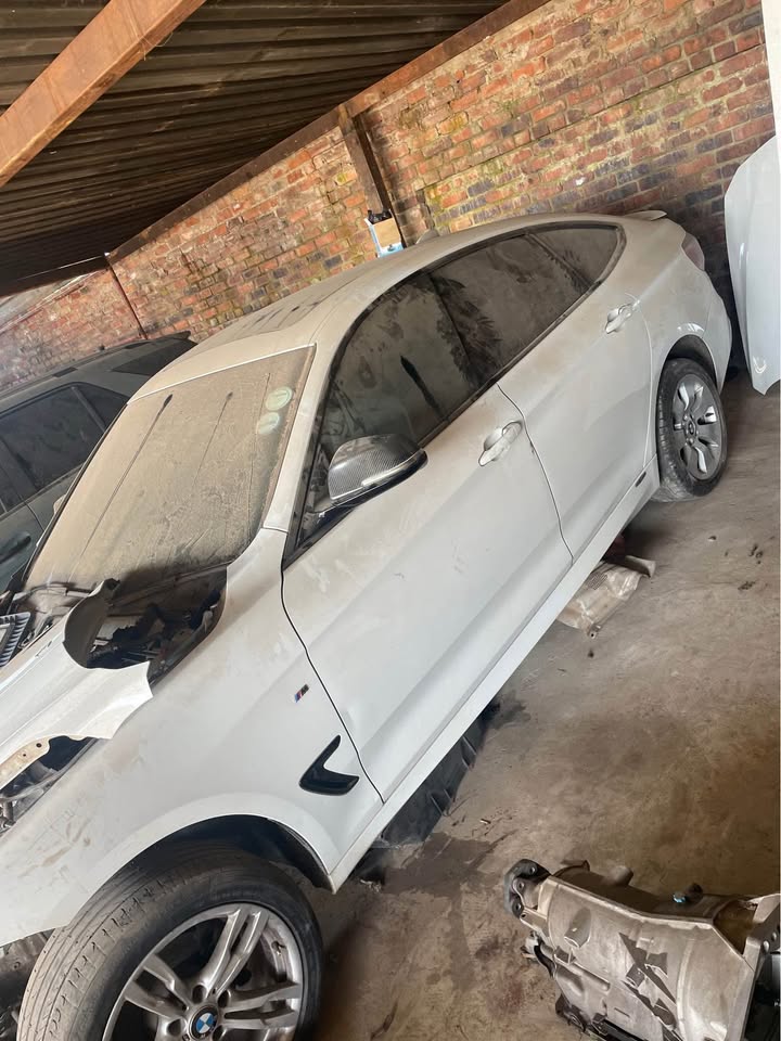 BMW 320i GT  stripping for parts