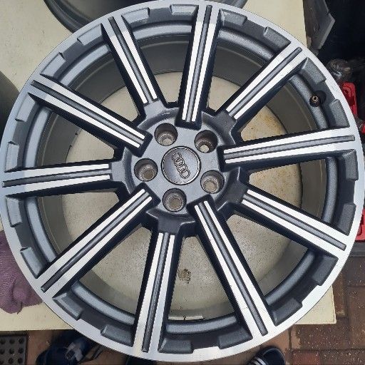 AUDI Q7 20INCH MAG - Private Seller AUDI Q7 20INCH MAG - Private Seller