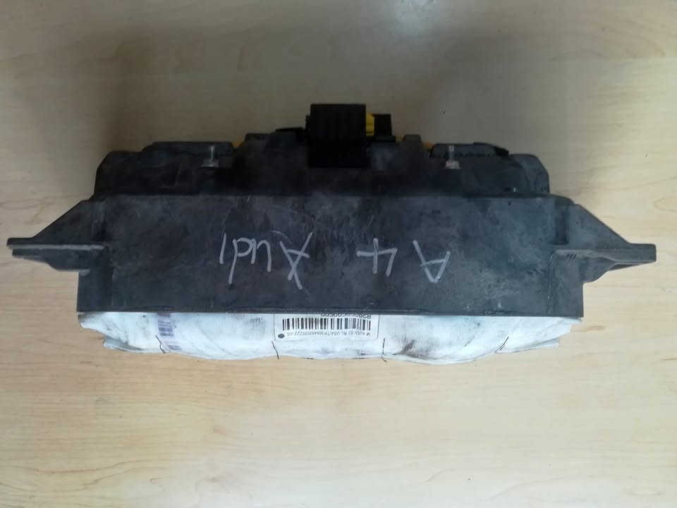 AUDI A4 PASSENGER AIRBAG - Private Seller AUDI A4 PASSENGER AIRBAG - Private Seller