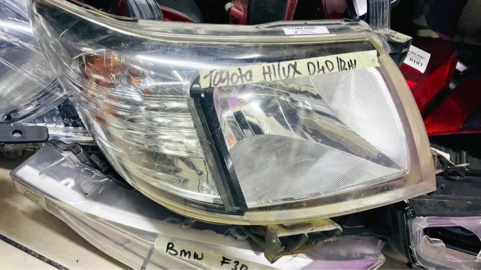 Toyota Hilux D4D Legend 45 headlight - Private Seller Toyota Hilux D4D Legend 45 headlight - Private Seller
