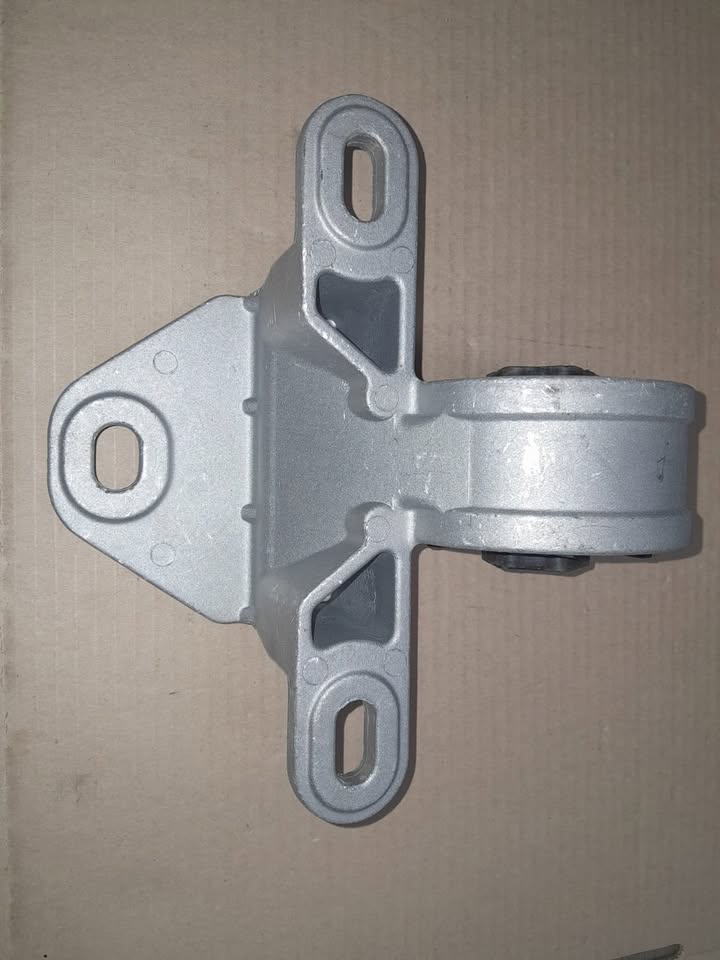 DODGE CALIBER & JEEP 3.3L ENGINE MOUNTING FOR SALE - Private Seller