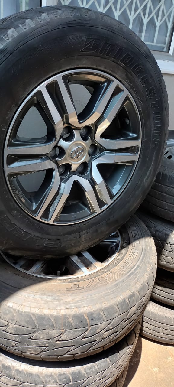 Toyota fortuner/hilux rims and tyres 17inch for sale - Private Seller Toyota fortuner/hilux rims and tyres 17inch for sale - Private Seller