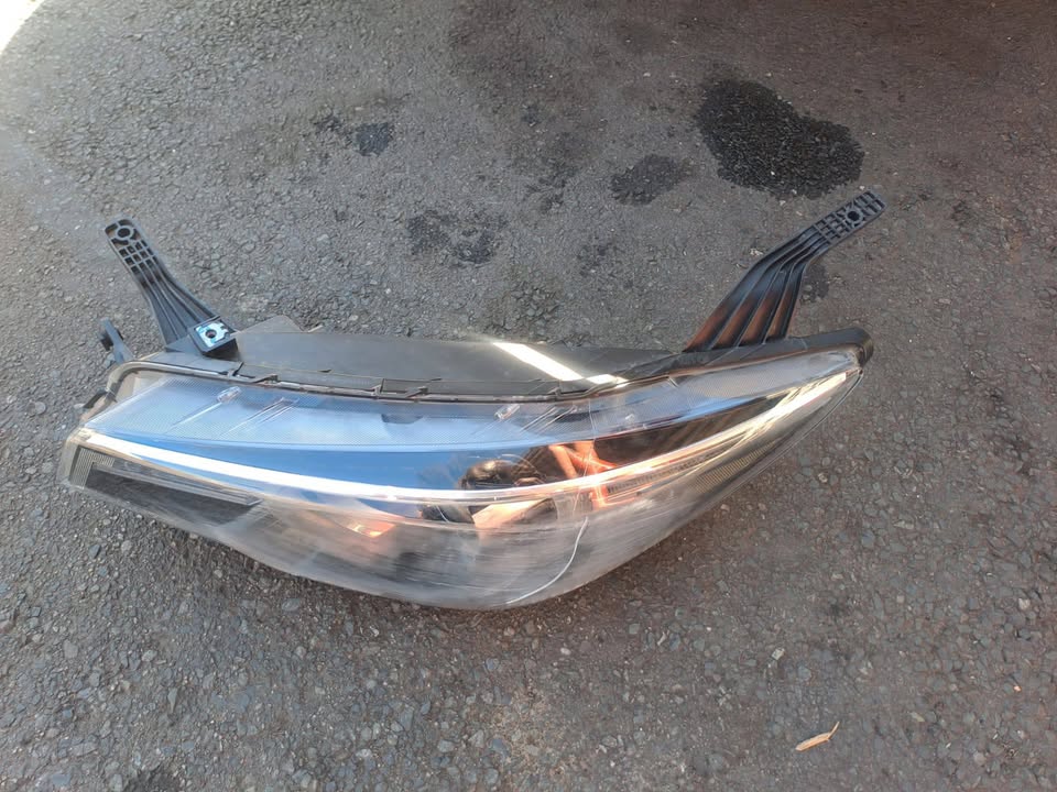 2016 - 2021 TOYOTA FORTUNER GD-6 HEADLIGHT LEFT HAND SIDE - Private Seller 2016 - 2021 TOYOTA FORTUNER GD-6 HEADLIGHT LEFT HAND SIDE - Private Seller