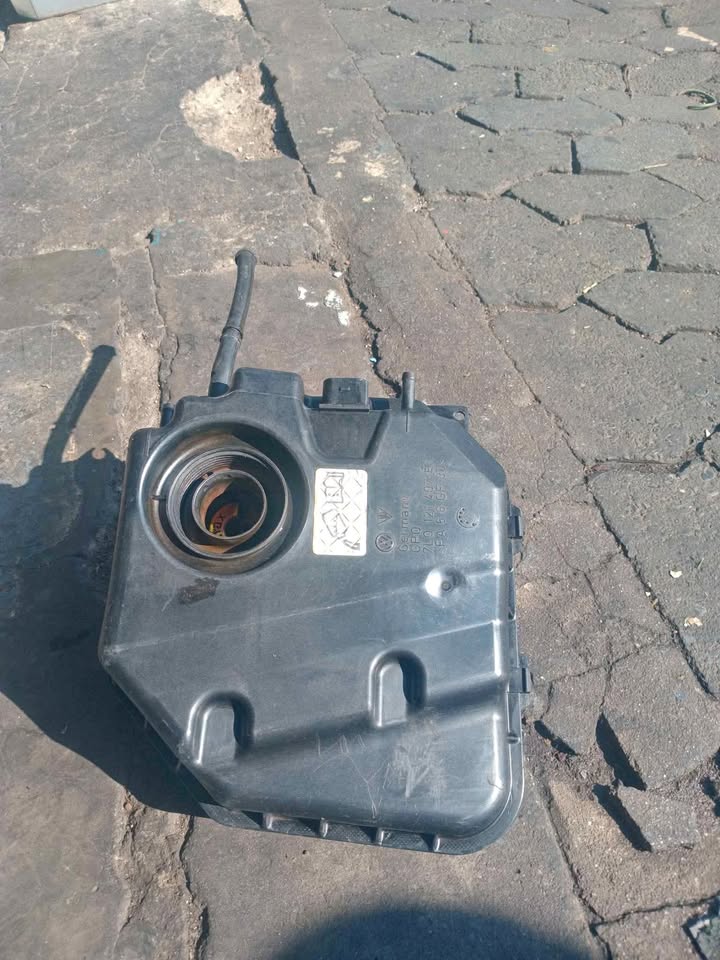2003-2010 PORSCHE CAYENNE VW TOUAREG ENGINE COOLANT RESERVOIR 7L0 121 407 E OEM - Private Seller 2003-2010 PORSCHE CAYENNE VW TOUAREG ENGINE COOLANT RESERVOIR 7L0 121 407 E OEM - Private Seller