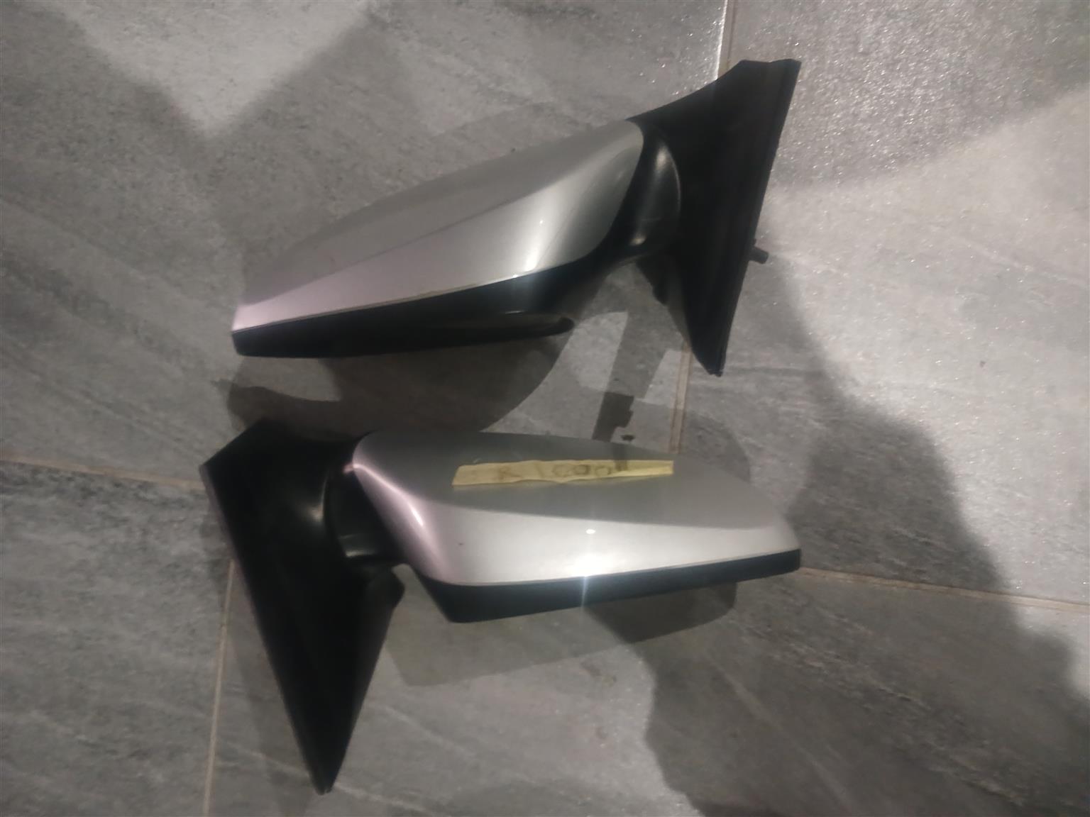 Hyundai Accents left and right side mirrors - Private Seller