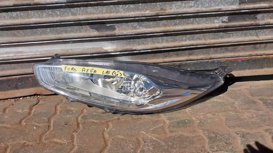 Ford Fiesta headlight - Private Seller Ford Fiesta headlight - Private Seller