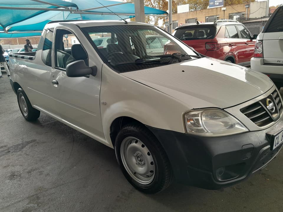 2013 NISSAN NP200 1.5 MANUAL
