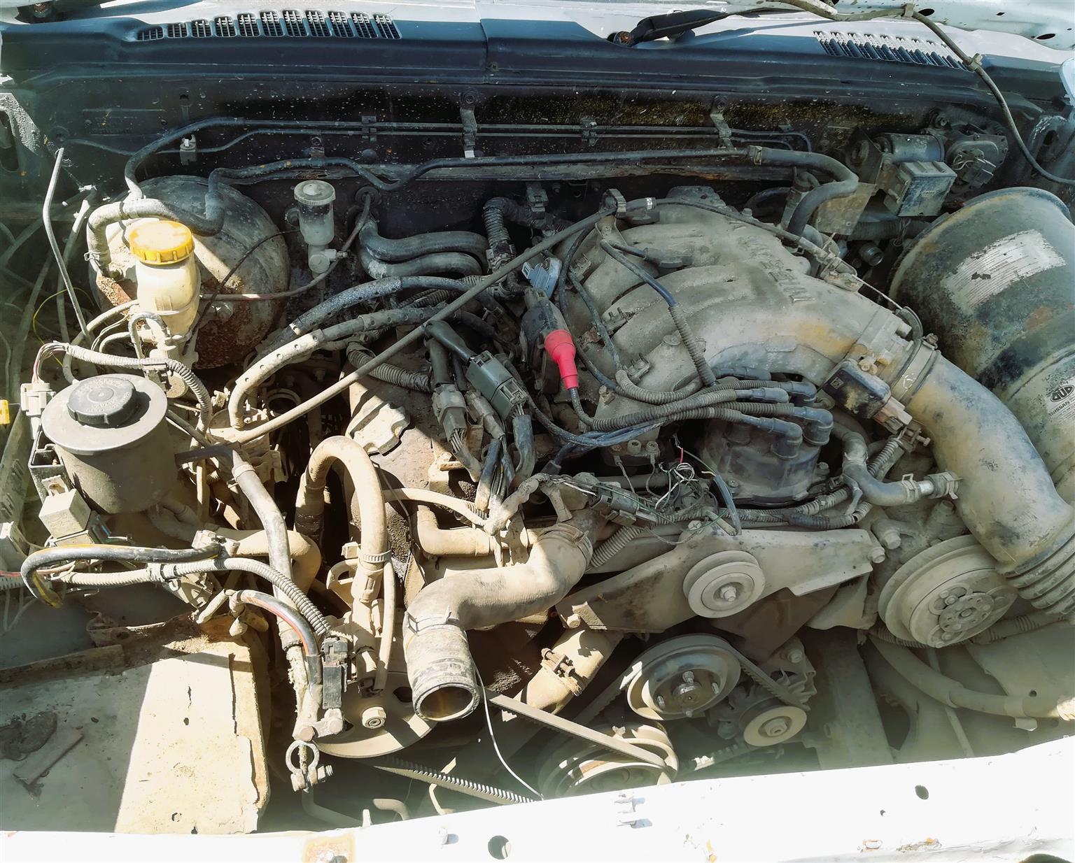 2000 Nissan Hardbody 3.0L V6 - Stripping for Spares