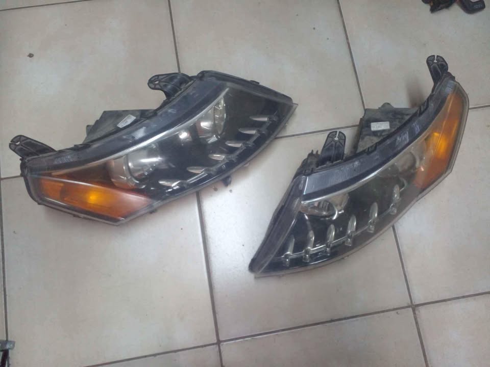 Mahindra xuv500 Headlight - Private Seller