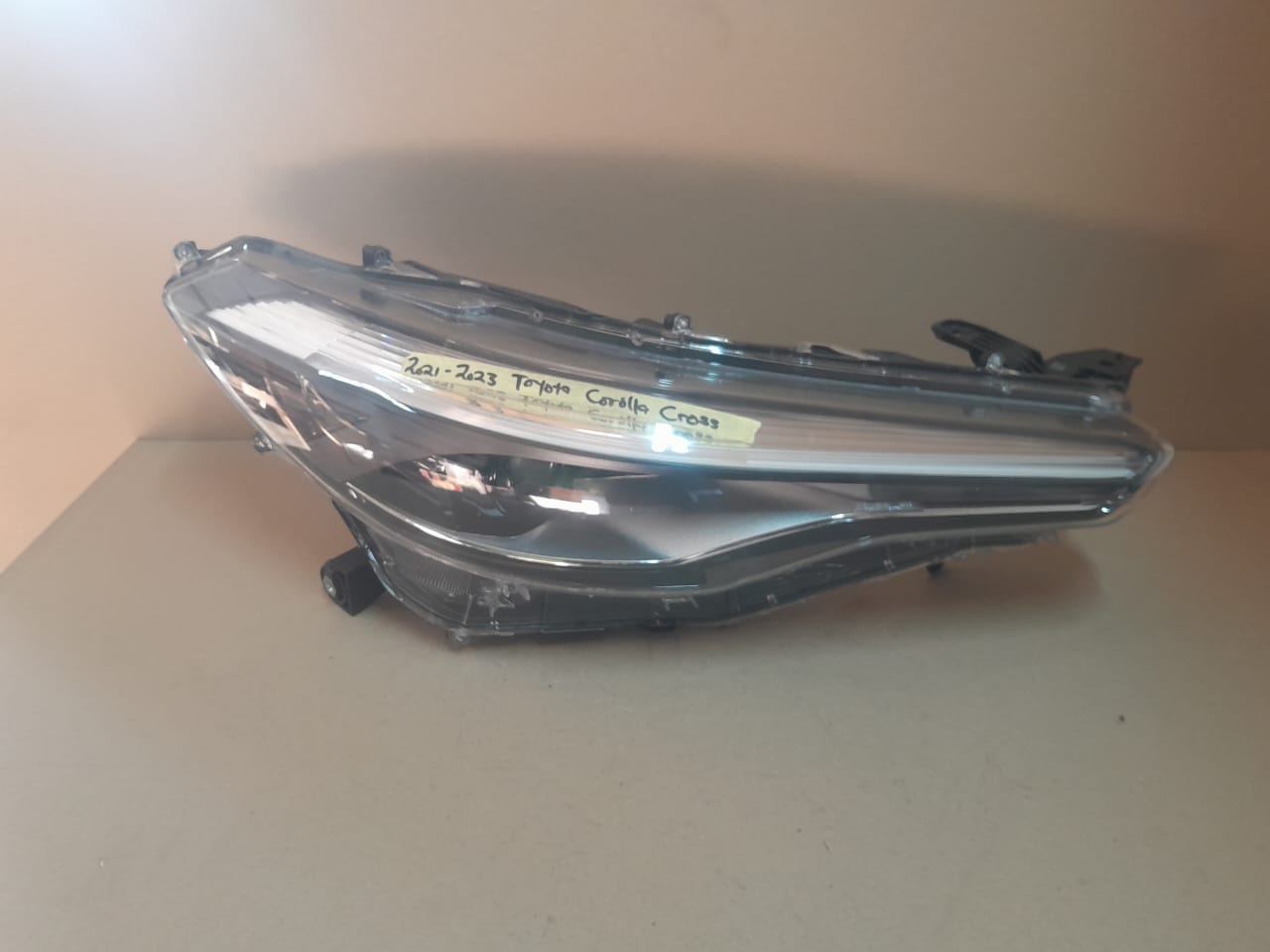 2021-2023 TOYOTA COROLLA CROSS RIGHT SIDE HEADLIGHT FOR SALE - Private Seller 2021-2023 TOYOTA COROLLA CROSS RIGHT SIDE HEADLIGHT FOR SALE - Private Seller