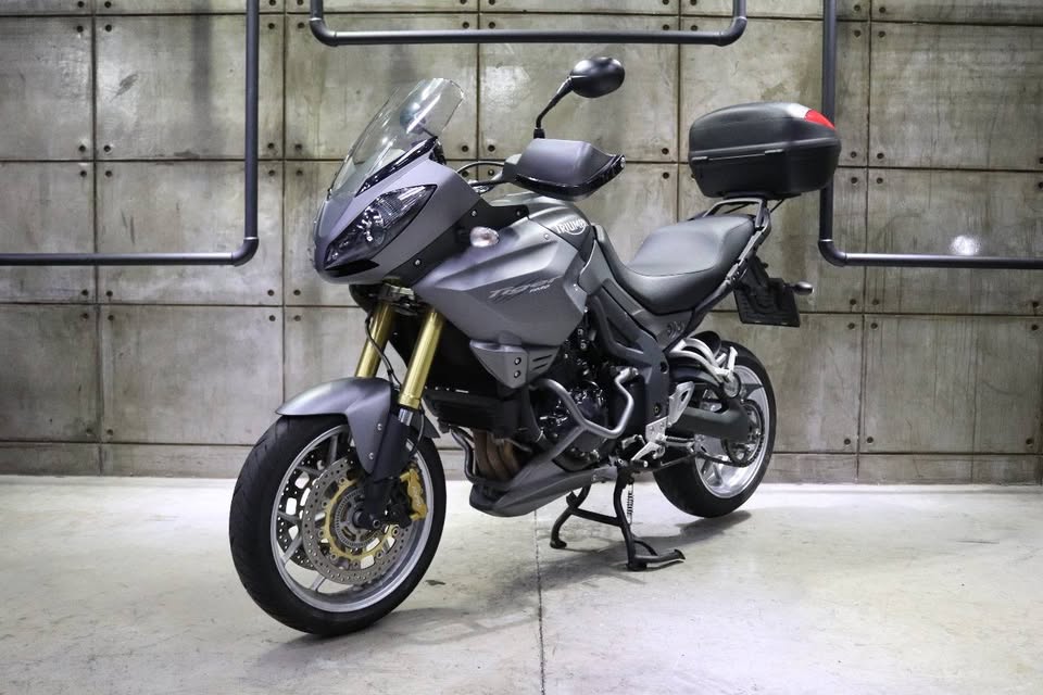 2011 Triumph Tiger km - Crashbars & Topbox - Private Seller