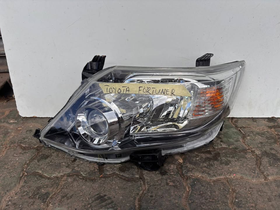 Toyota Fortuner Headlight - Private Seller Toyota Fortuner Headlight - Private Seller