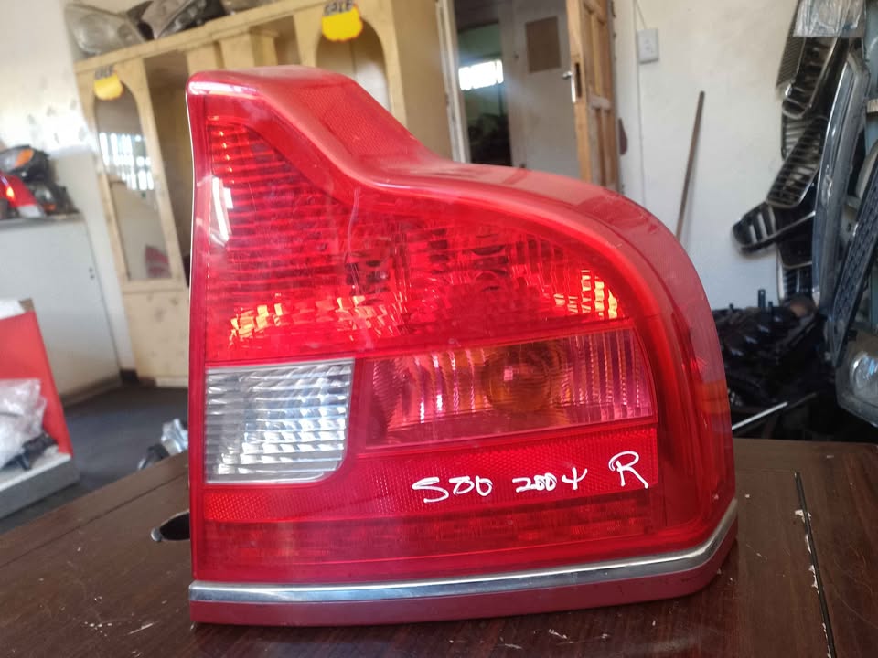 VOLVO S80 2004 RIGHT TAILLIGHT AVAILABLE DELIVERY AVAILABLE COUNTRY WIDE - Private Seller VOLVO S80 2004 RIGHT TAILLIGHT AVAILABLE DELIVERY AVAILABLE COUNTRY WIDE - Private Seller