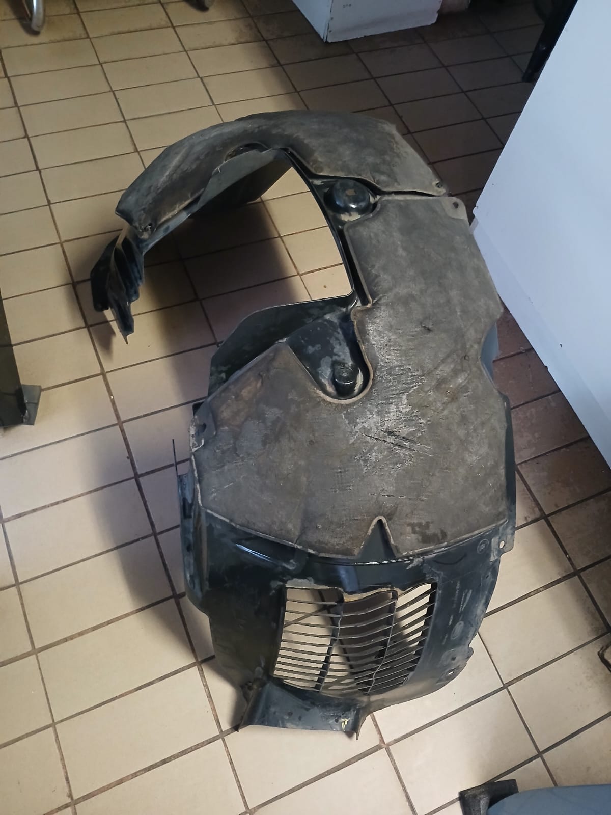 2023 RANGE ROVER VELAR FENDER LINER (LEFT) FOR SALE - Private Seller 2023 RANGE ROVER VELAR FENDER LINER (LEFT) FOR SALE - Private Seller