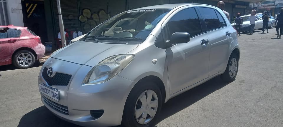 2007 TOYOTA YARIS T3, MANUAL TRANSMISSION, SILVER COLOUR 103000KM