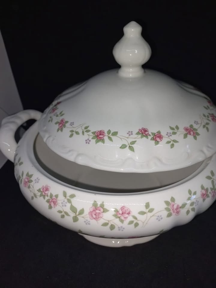 Rose Collection Casserole dish