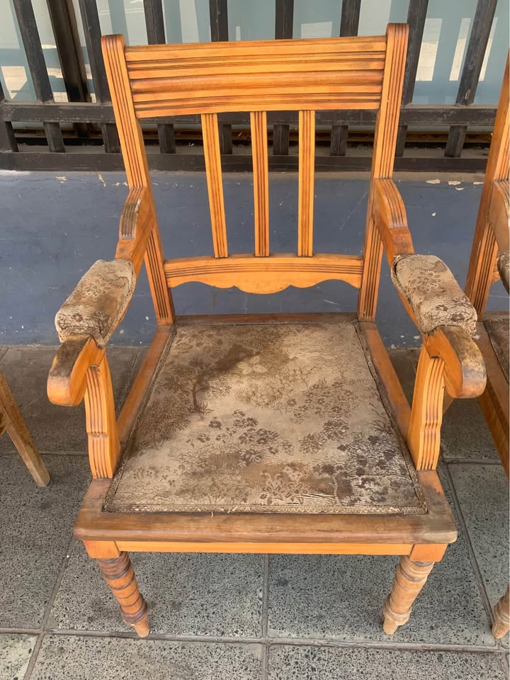 Auntique chairs  for both hidden information