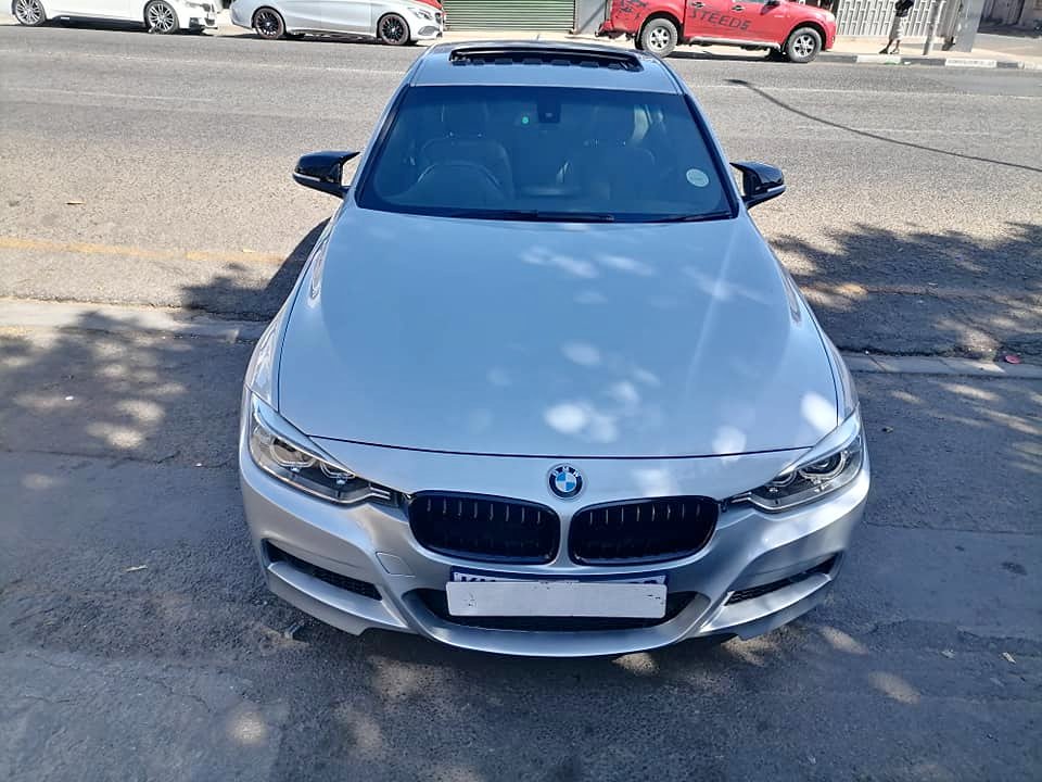 2013 BMW F30 320D Automatic with a leather seat and sunroof