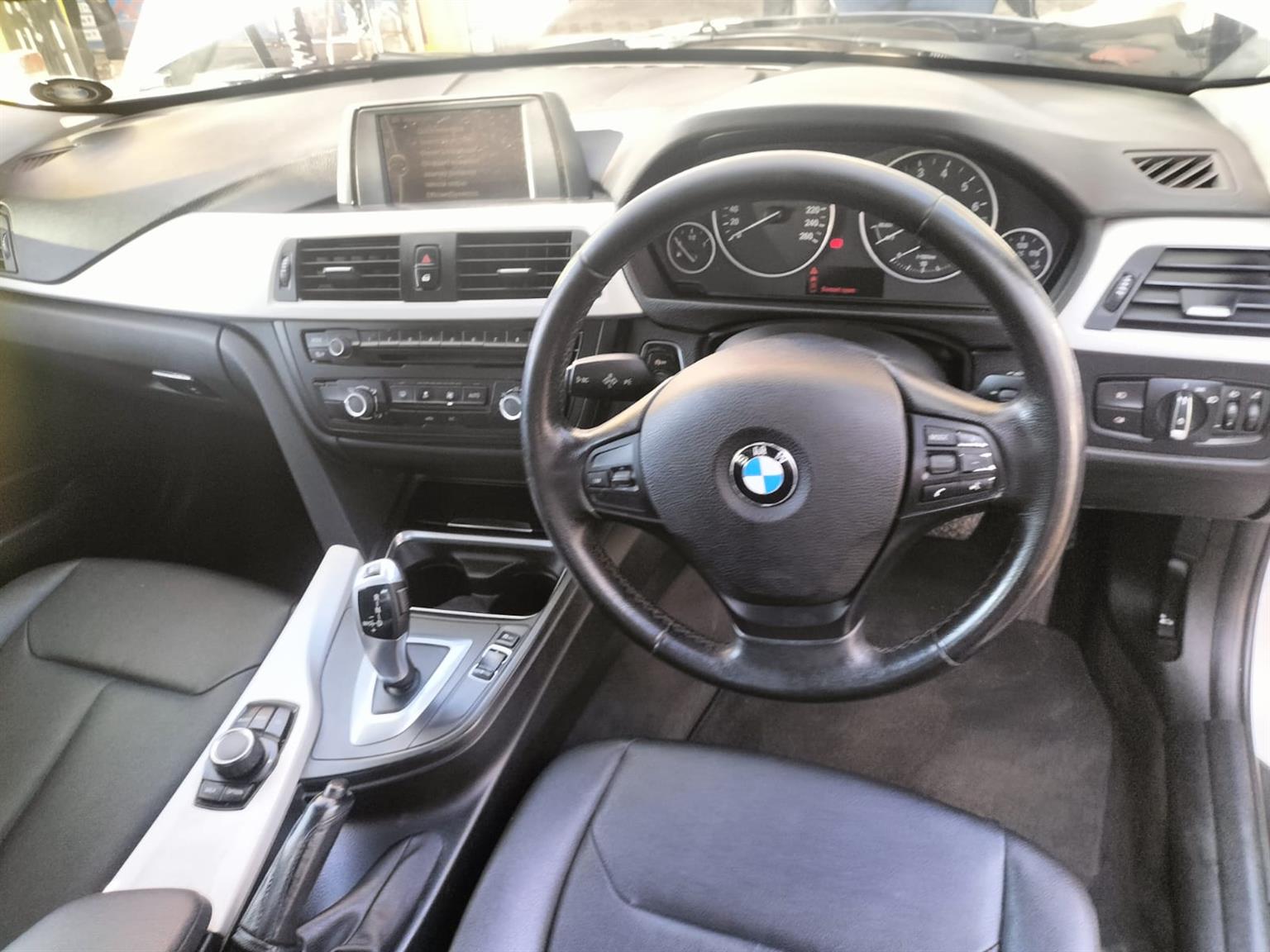 2013 BMW 316i AUTOMATIC, PETROL
107000KM
REVERSE SENSOR