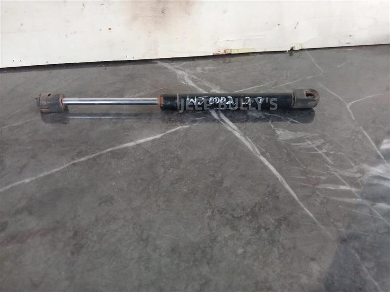 Jeep Grand Cherokee 2.7 WJ Used Boot Shock - Private Seller Jeep Grand Cherokee 2.7 WJ Used Boot Shock - Private Seller