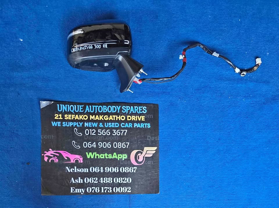 Toyota Land Cruiser 300 Right Mirror - Private Seller Toyota Land Cruiser 300 Right Mirror - Private Seller