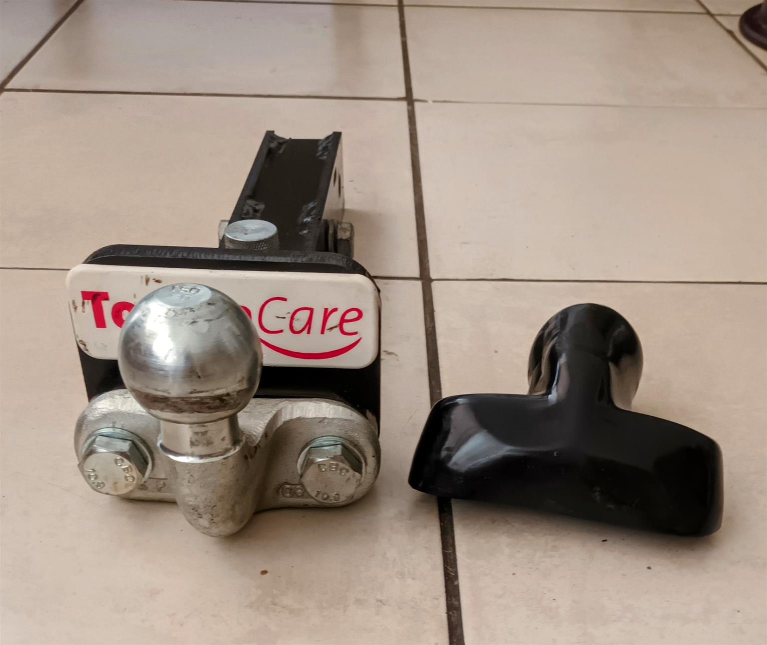 Toyota Hilux Towbar Ball And Hitch - Private Seller Toyota Hilux Towbar Ball And Hitch - Private Seller