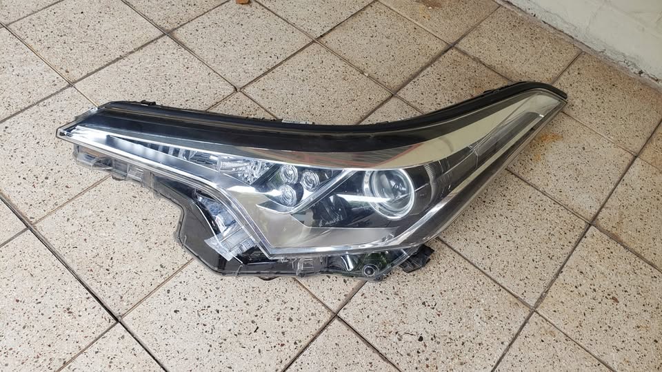 Toyota CHR Headlight - Private Seller Toyota CHR Headlight - Private Seller