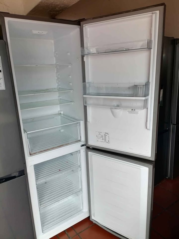 HISENSE 305L BOTTOM FREEZER FRIDGE WITH WATER DISPENSER | Junk Mail ...