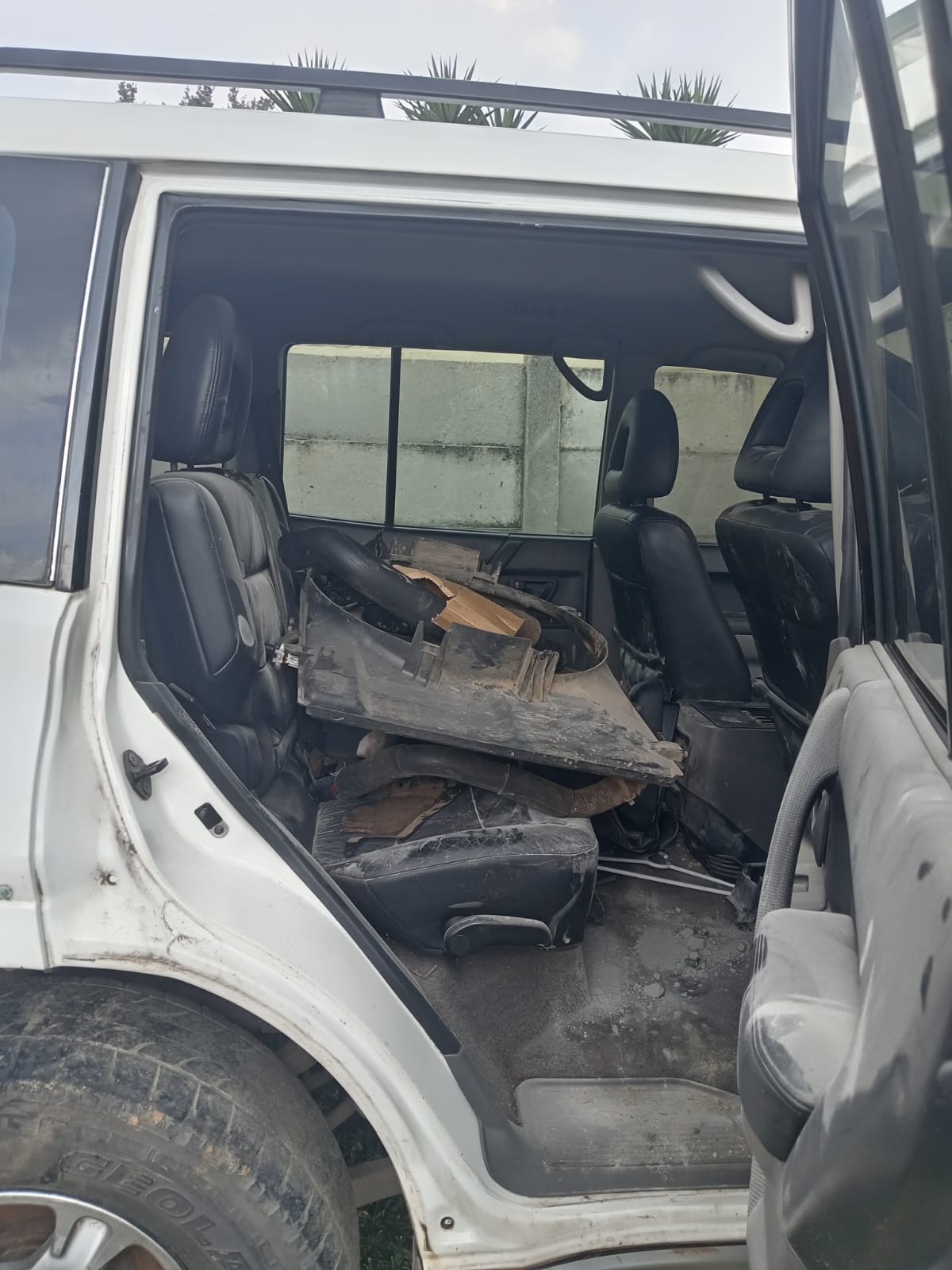 Mitsubishi Pajero 4m41 3.2 Automatic, stripping for spares - Private Seller Mitsubishi Pajero 4m41 3.2 Automatic, stripping for spares - Private Seller