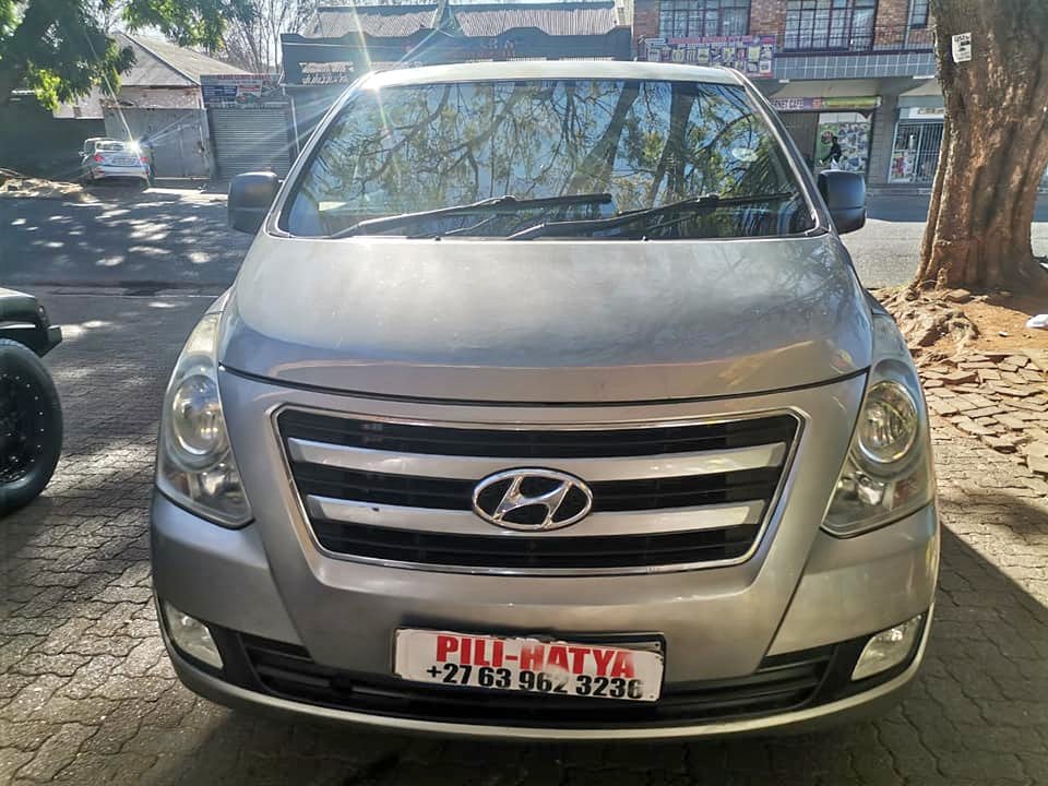 2017 HYUNDAI H1 2.5 CRDI 9 SEATER AUTOMATIC