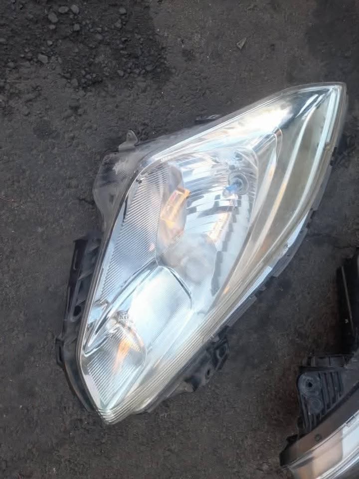 DATSUN GO LEFT HEADLIGHT AVAILABLE