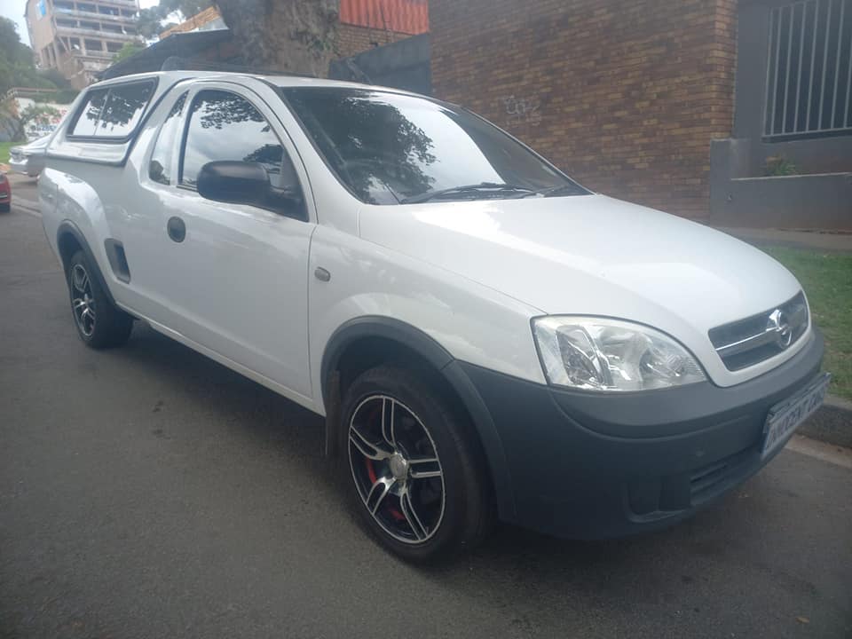 2010 OPEL CORSA BAKKIE 1.4 PETROL, MANUAL, WHITE COLOR, MILEAGE 200000KMS