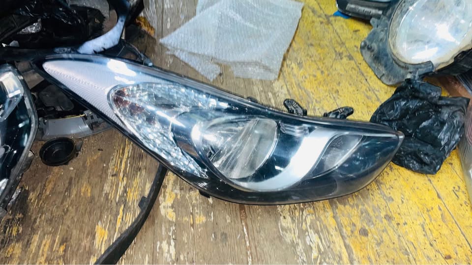 Hyundai Elantra headlight 2010/15 - Private Seller Hyundai Elantra headlight 2010/15 - Private Seller