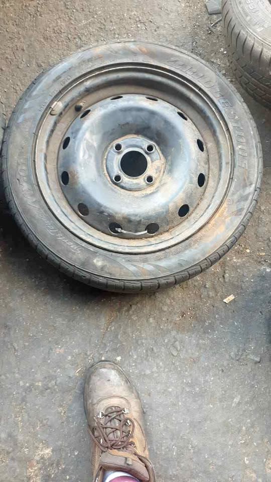 Single Nissan NP 200 15 inch standard rim for sell - Private Seller