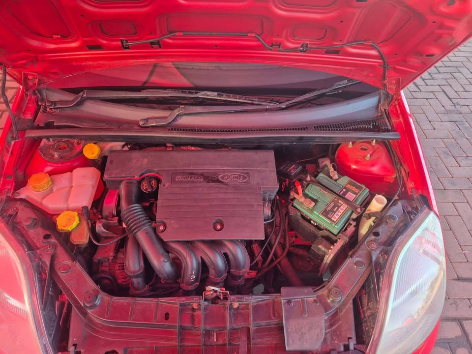 FORD FIESTA 1.4  2004