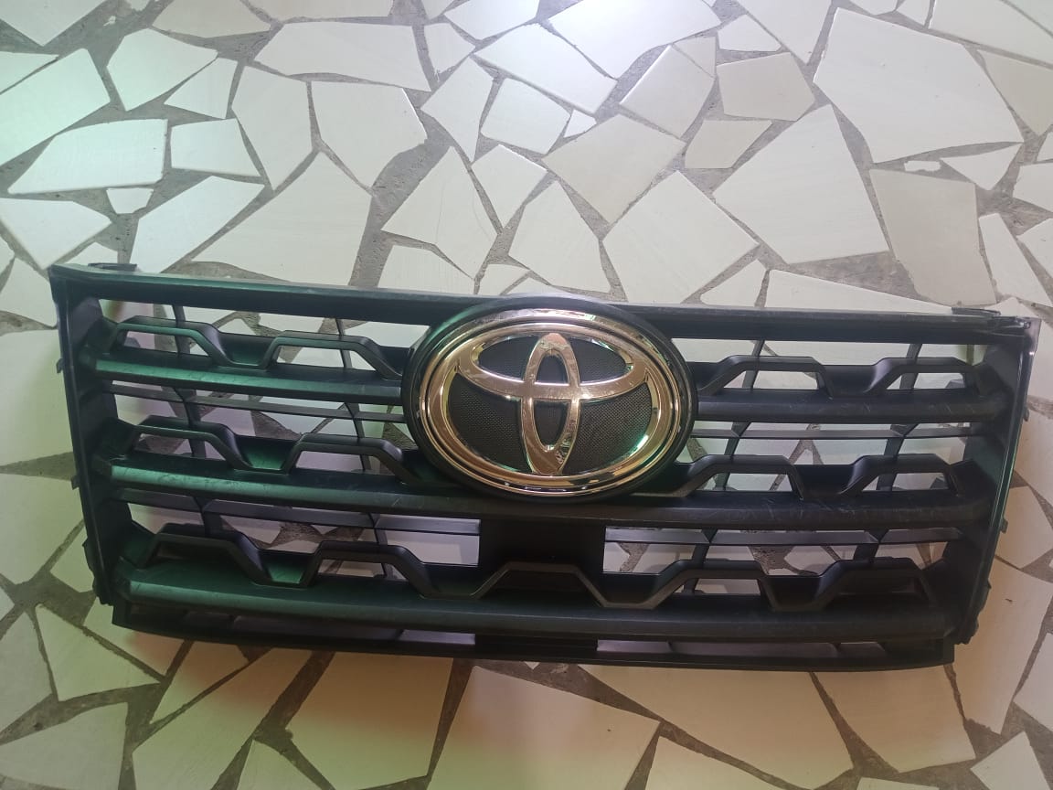 2021-2023 TOYOTA FORTUNER FRONT GRILL FOR SALE - Private Seller 2021-2023 TOYOTA FORTUNER FRONT GRILL FOR SALE - Private Seller