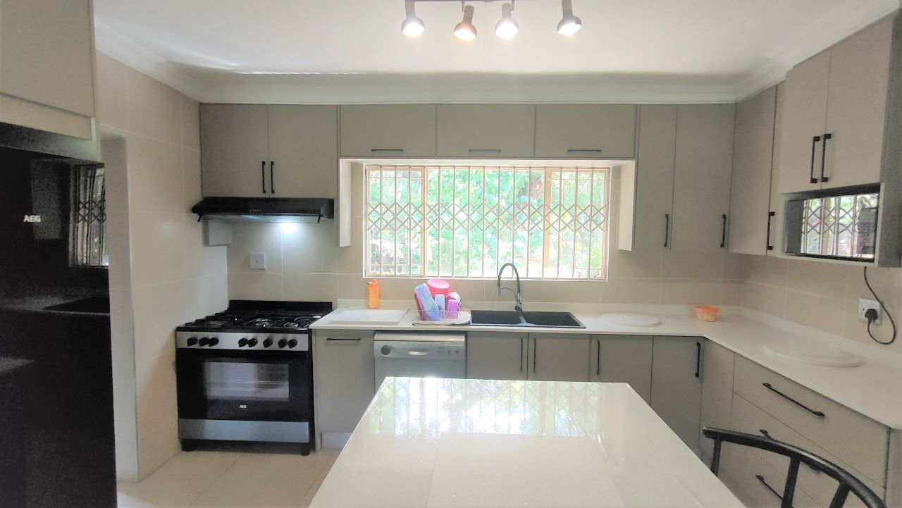 Fully furnished luxury room next to Faerie Glen hospital Junk Mail