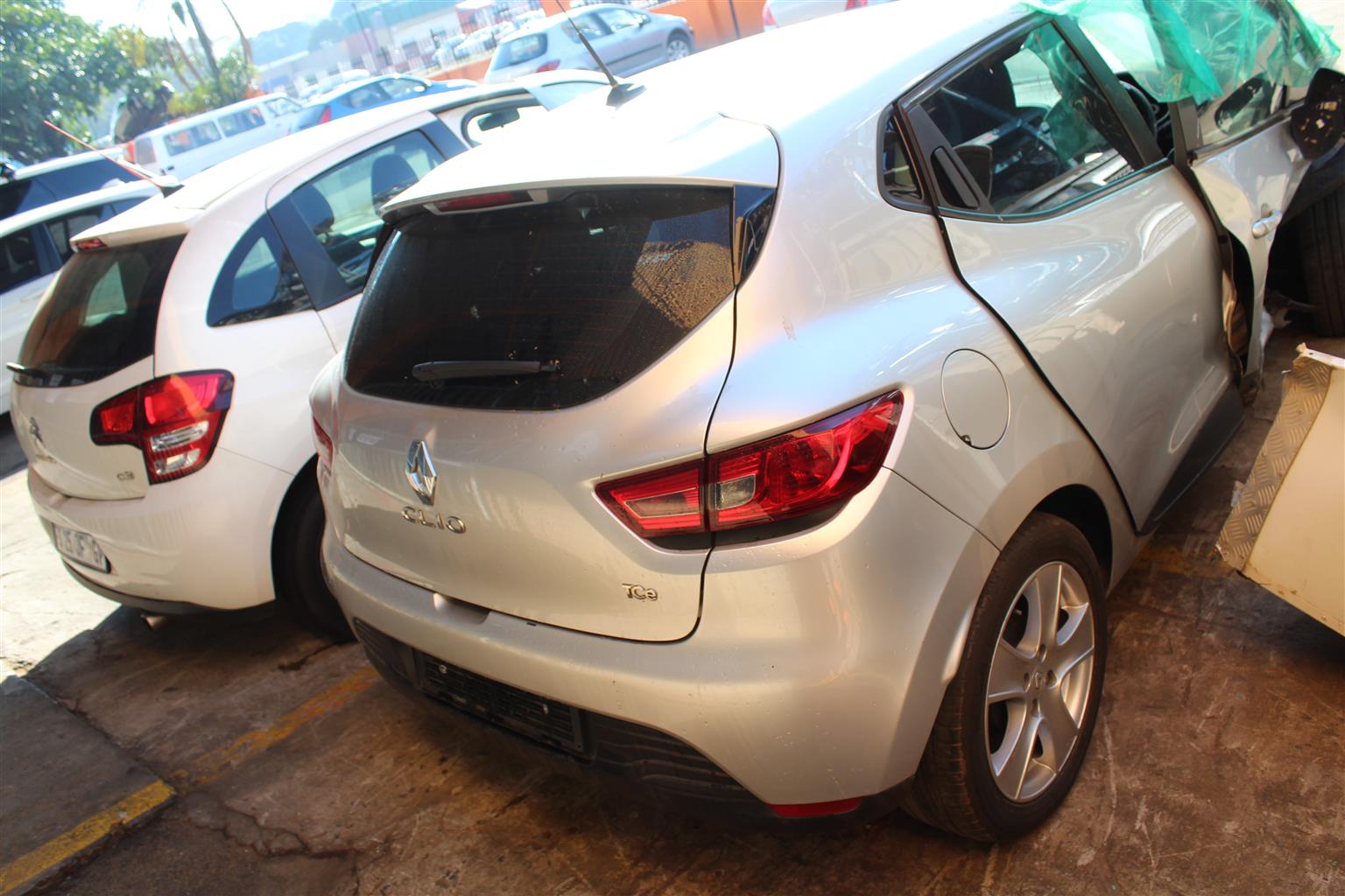 STRIPPING Renault Clio 900T Expression - 2014 - Private Seller