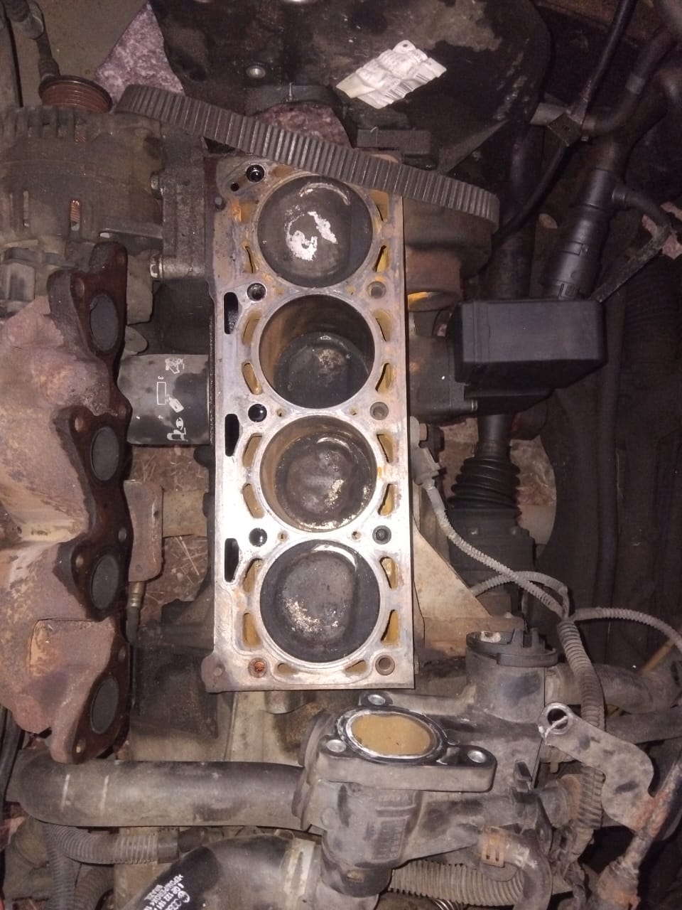 Engine block vw polo 2001 1.6 BAH new bearings new pistons new rings sub pistons - Private Seller Engine block vw polo 2001 1.6 BAH new bearings new pistons new rings sub pistons - Private Seller