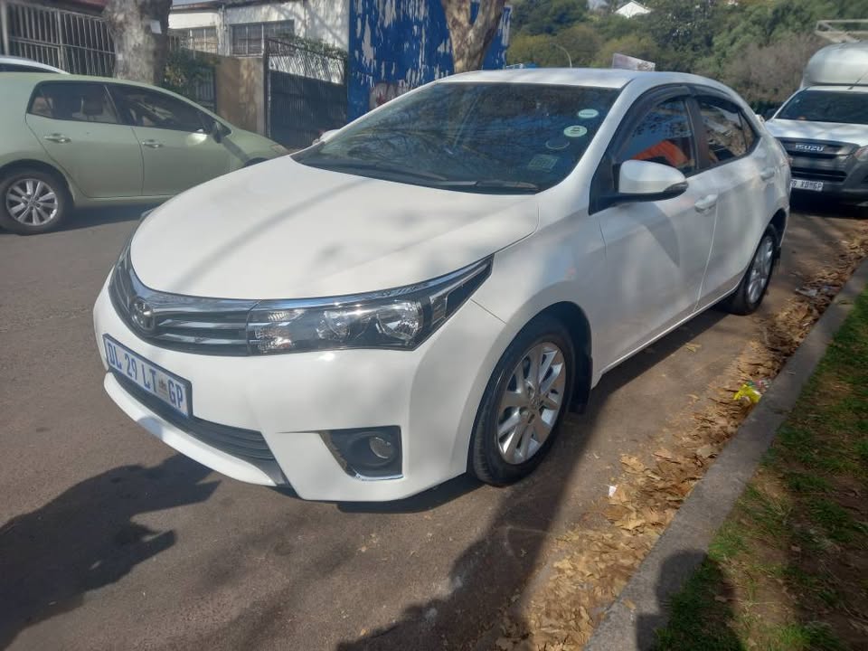2015 Toyota Corolla Prestige 1.6 Petrol, Automatic, White, 75000kms,Leather seats Reverse.