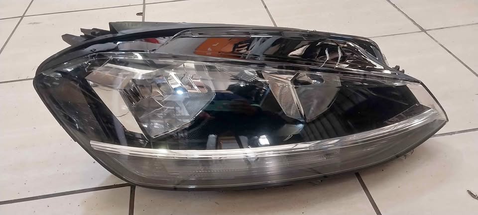 VW GOLF 7 TSI NORMAL HEADLIGHT RHS AVAILABLE