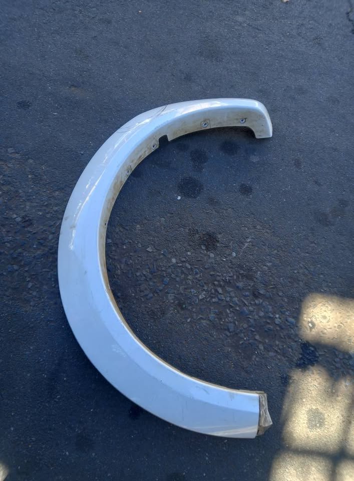 Toyota Hilux D4D Left Front Wheel Arch - Private Seller Toyota Hilux D4D Left Front Wheel Arch - Private Seller