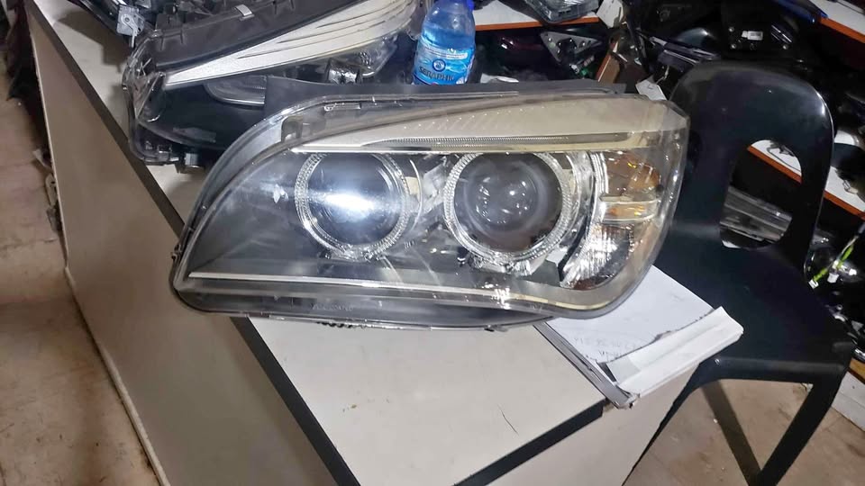 BMW X1 F48 Face-lift Headlight - Private Seller BMW X1 F48 Face-lift Headlight - Private Seller