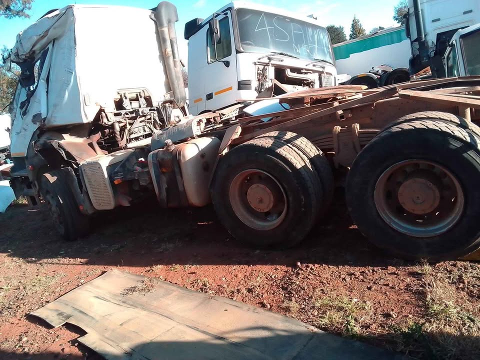 Mercedes Axor 3340 stripping for parts