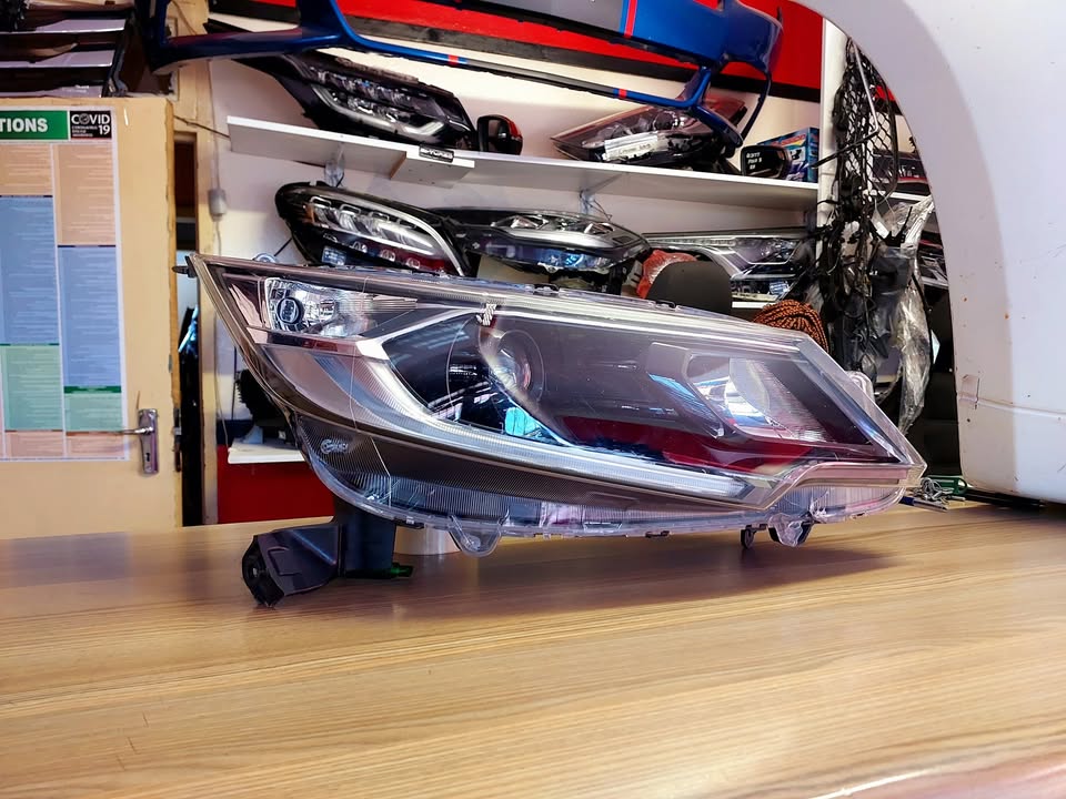 2018 HONDA JAZZ RIGHTSIDE HEADLIGHT FOR SALE IN GOOD CONDITION - Private Seller 2018 HONDA JAZZ RIGHTSIDE HEADLIGHT FOR SALE IN GOOD CONDITION - Private Seller