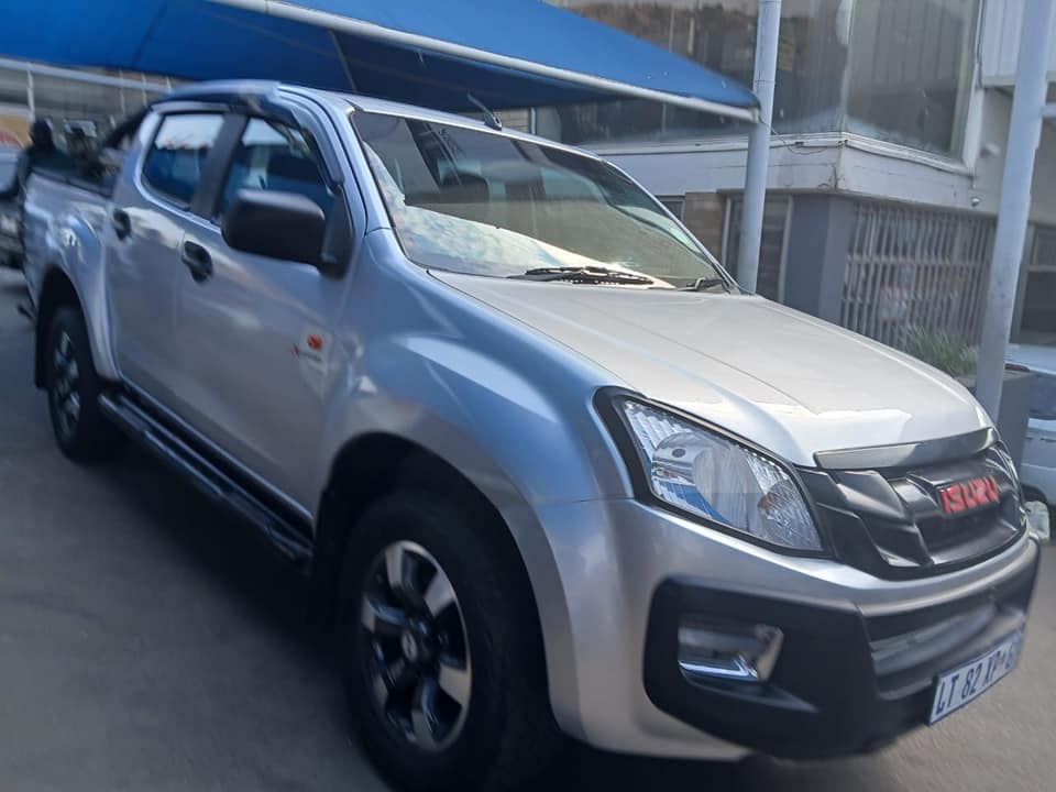 2017 ISUZU KB250 X-RIDER DOUBLE CAB 4X2 (DIESEL) MANUAL