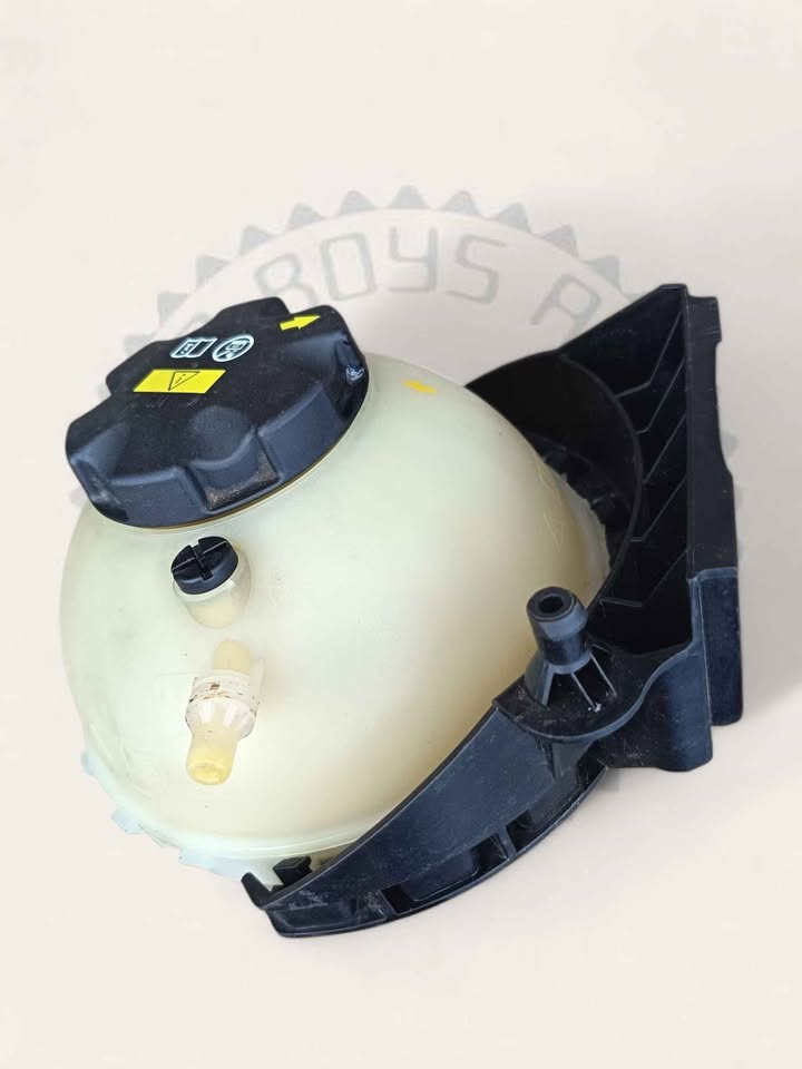 BMW F30 3 SERIES COOLANT WATER BOTTLE/RESERVOIR/EXPANSION TANK AVAILABLE FOR SALE IN EXCELLENT CONDI - Private Seller BMW F30 3 SERIES COOLANT WATER BOTTLE/RESERVOIR/EXPANSION TANK AVAILABLE FOR SALE IN EXCELLENT CONDI - Private Seller