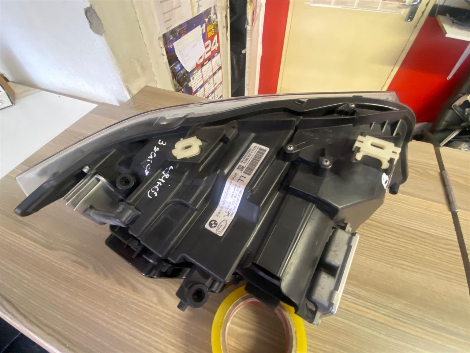 2010 BMW 3 SERIES E90/E91 LEFTSIDE HEADLIGHT AVAILABLE FOR SALE - Private Seller 2010 BMW 3 SERIES E90/E91 LEFTSIDE HEADLIGHT AVAILABLE FOR SALE - Private Seller
