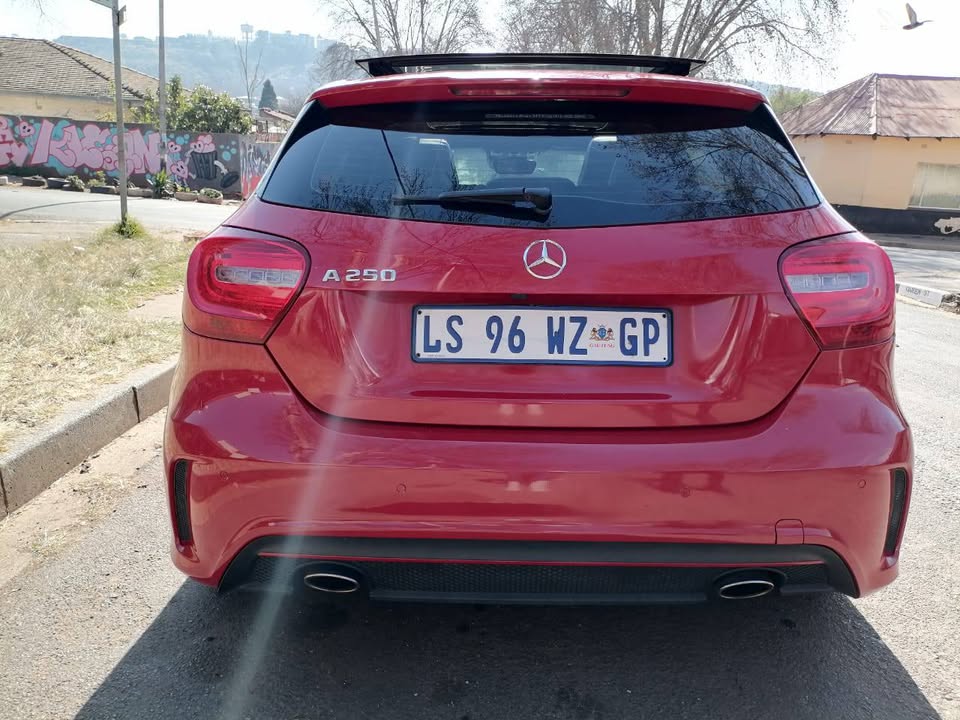 2015 MERCEDES BENZ A250AMG LINE AUTOMATIC WITH SUN ROOF AND REVERSE SENSORS
