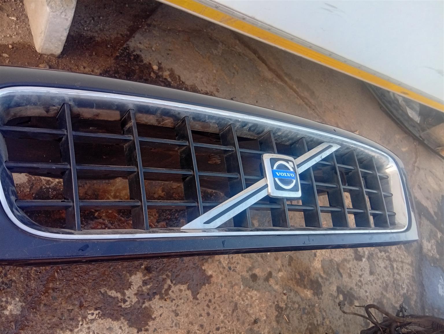 Volvo XC90 complete clean bonnet for sale - Private Seller Volvo XC90 complete clean bonnet for sale - Private Seller